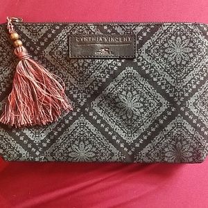 Cynthia Vincent for O'Neil makeup brush sachet